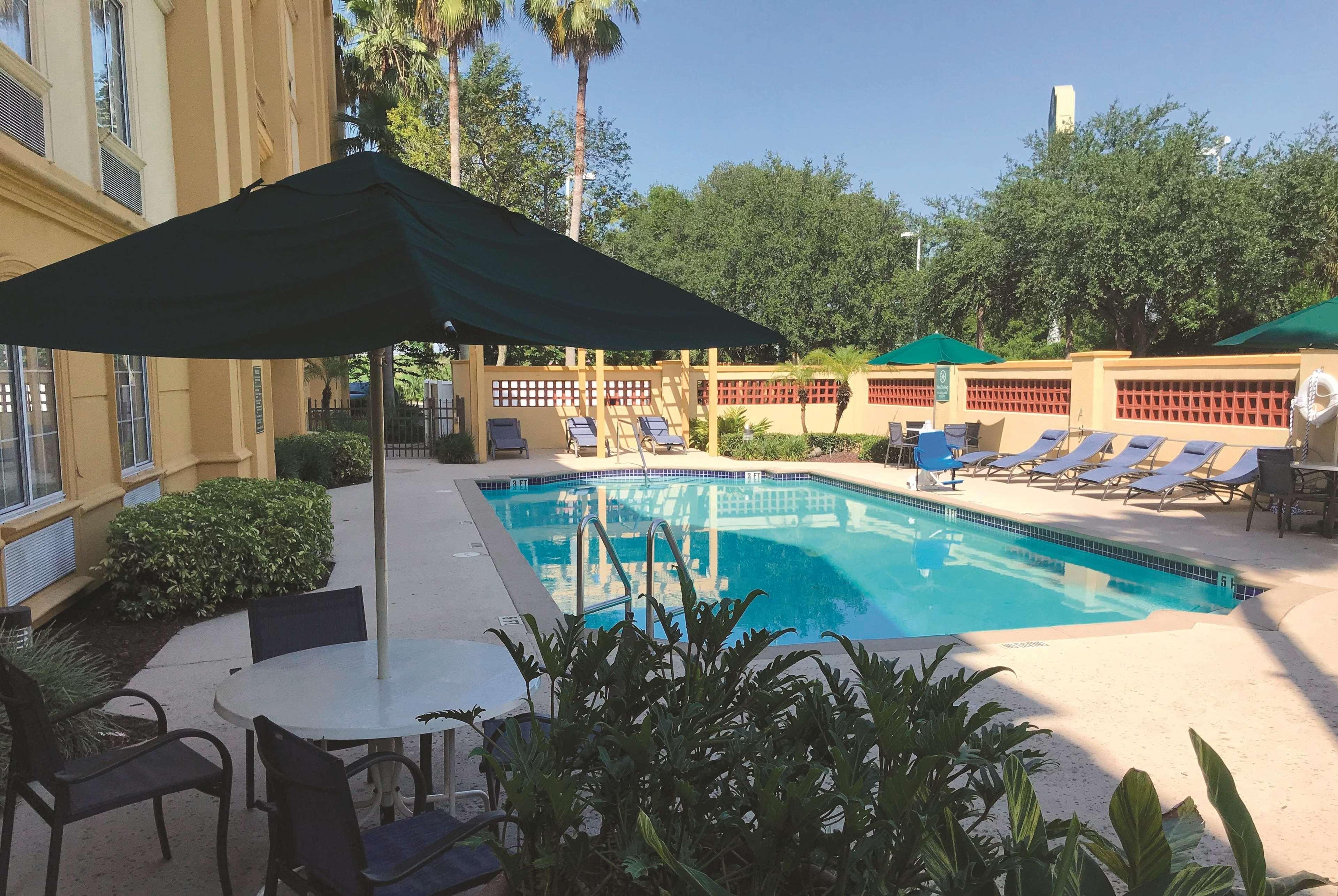 La Quinta By Wyndham Tampa Brandon Regency Park Hotel Exterior photo