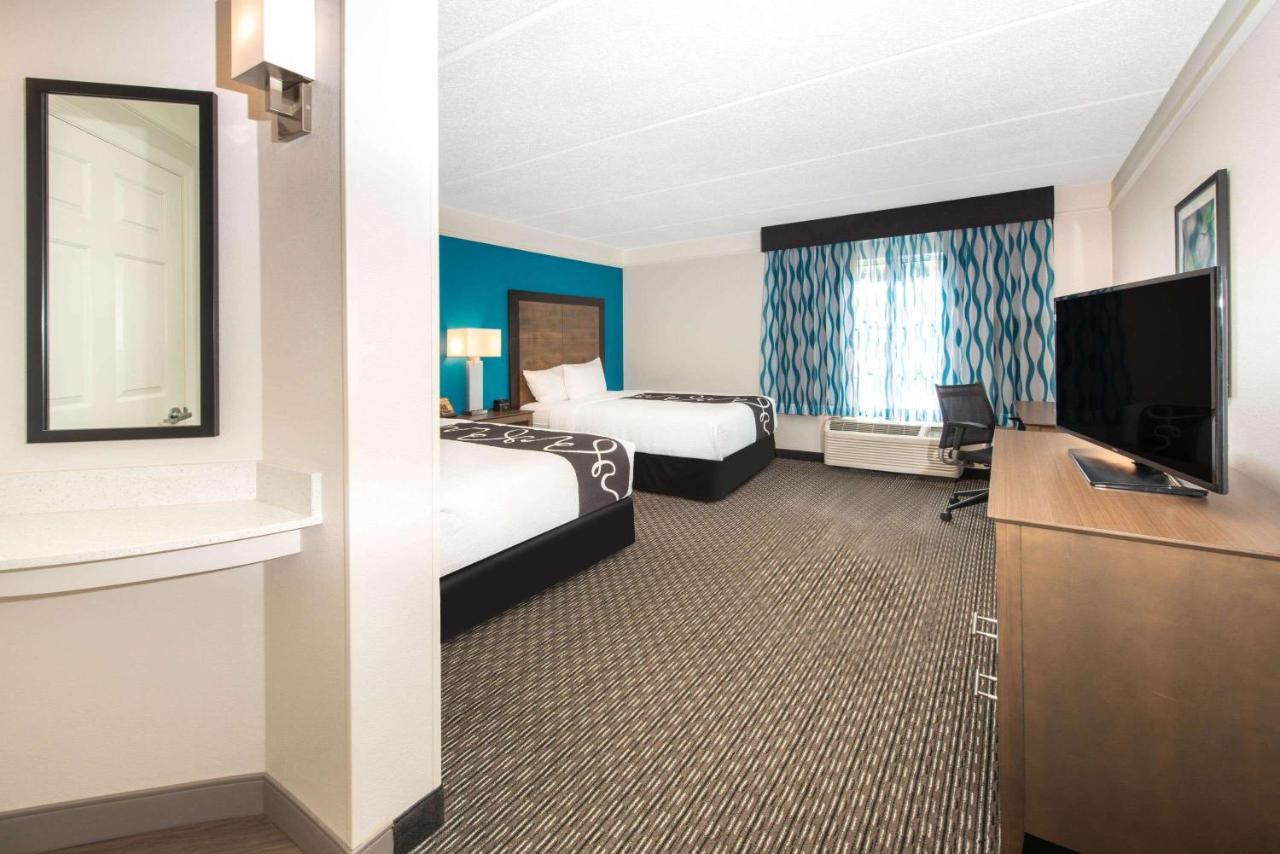 La Quinta By Wyndham Tampa Brandon Regency Park Hotel Exterior photo